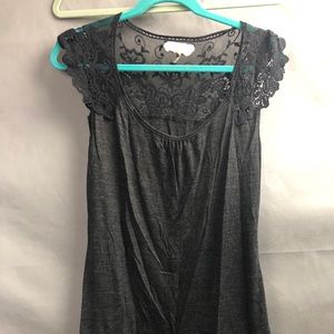 Lace detain sleeveless top
